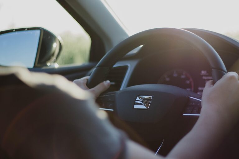 5033181-steering-wheel-2209953_1280