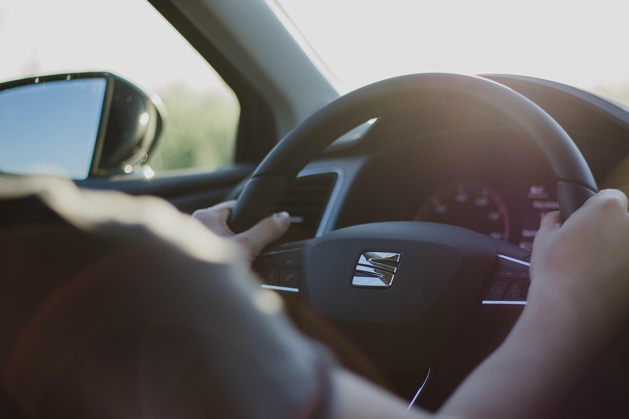 5033181-steering-wheel-2209953_1280